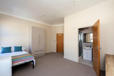 6 bed house, Hawarden Avenue, Sefton Park, Liverpool, L172AJ - Image 1