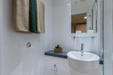 Classic Ensuite at Arcadian, 260 Huntingdon Street, City Centre, Nottingham, NG13NB - Image 10