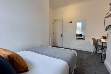 6 bed house, West Parade, West End, Lincoln, LN11LY - Image 1