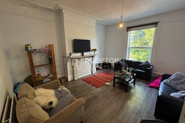 8 bed house, Hyde Park Terrace, Hyde Park, Leeds, LS61BJ - Image 1