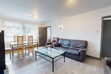 6 bed house, Chester Close, City Centre, Loughborough, LE113BD - Image 2