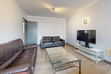 6 bed house, Chester Close, City Centre, Loughborough, LE113BD - Image 1