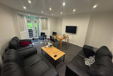 7 bed house, Ash Grove, Hyde Park, Leeds, LS61AX - Image 2