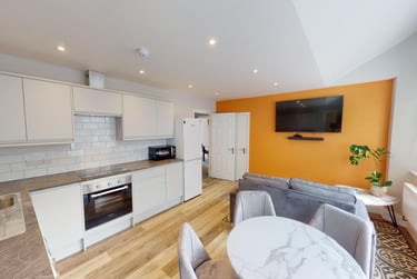 6 bed house, St Nicholas Street, City Centre, Bristol, BS11UQ - Image 1