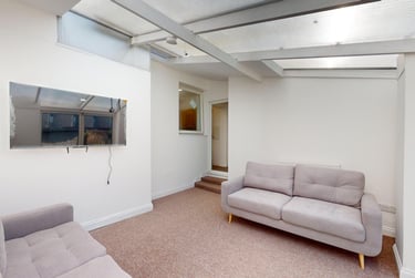 6 bed house, Shaftesbury Road, Twerton, Bath, BA23LH - Image 1