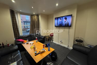 7 bed house, Norwood Terrace, Hyde Park, Leeds, LS61EA - Image 1