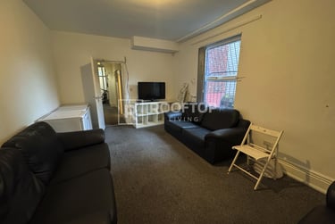 9 bed house, Hanover Square, Woodhouse, Leeds, LS31BQ - Image 3