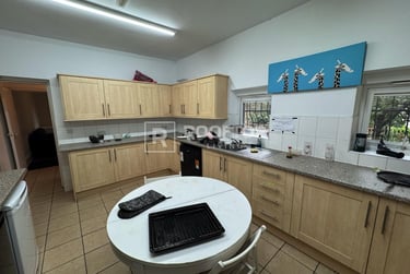 9 bed house, Hanover Square, Woodhouse, Leeds, LS31BQ - Image 2