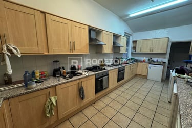 8 bed house, Belle Vue Road, Hyde Park, Leeds, LS31HF - Image 4