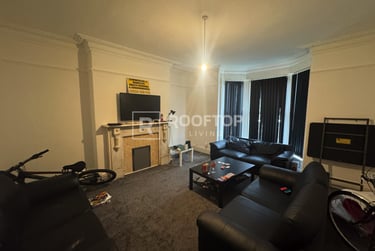 9 bed house, Belle Vue Road, Hyde Park, Leeds, LS31HG - Image 4