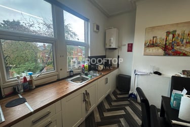 9 bed house, Belle Vue Road, Hyde Park, Leeds, LS31HG - Image 3