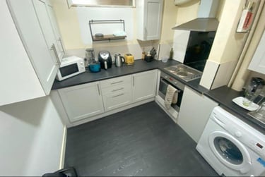 6 bed house, Regent Park Avenue, Rampart Road, Leeds, LS62AU - Image 4