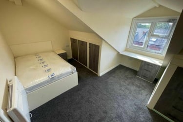 6 bed house, Regent Park Terrace, Rampart Road, Leeds, LS62AX - Image 2