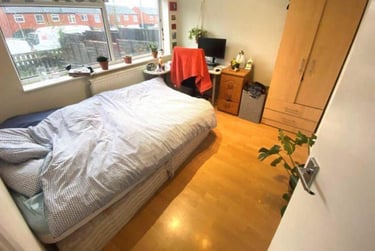 4 bed house, Hyde Park Close, Hyde Park, Leeds, LS61SF - Image 2