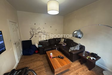 7 bed house, Chestnut Avenue, Hyde Park, Leeds, LS61BA - Image 4