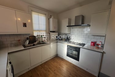 6 bed house, Ebberston Terrace, Hyde Park, Leeds, LS61AU - Image 2