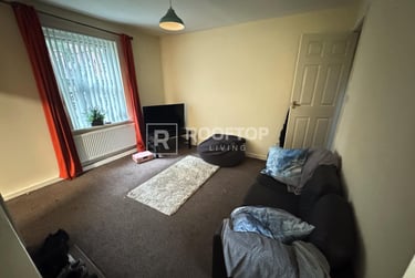 2 bed house, Moorland Avenue, Hyde Park, Leeds, LS61AP - Image 3