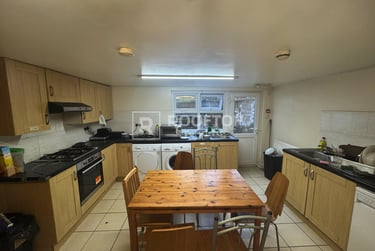8 bed house, Cardigan Road, Headingley, Leeds, LS63AE - Image 2