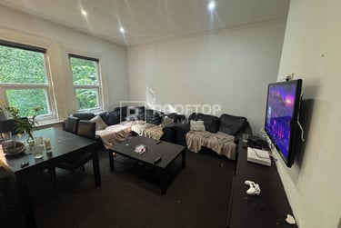 7 bed house, Cardigan Road, Burley, Leeds, LS61EB - Image 1