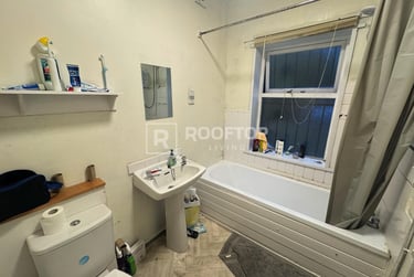 10 bed house, Regent Park Avenue, Rampart Road, Leeds, LS62AU - Image 5