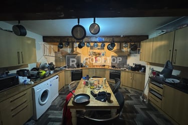 10 bed house, Regent Park Avenue, Rampart Road, Leeds, LS62AU - Image 2