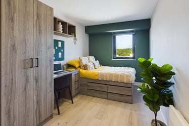 Luxury Studio with Courtyard - Image 2