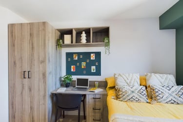 Luxury Studio with Courtyard - Image 1