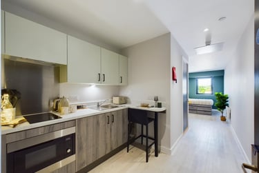 Luxury Studio with Courtyard - Image 3