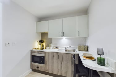 Luxury Studio with Courtyard - Image 4