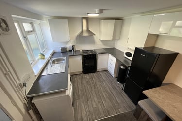 2 bed house, Wards End, City Centre, Loughborough, LE113HA - Image 1