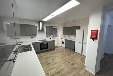 6 bed house, Oliver Road, City Centre, Loughborough, LE112BZ - Image 2