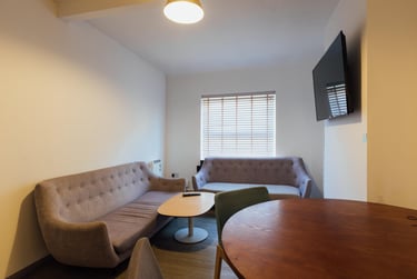 5 bed house, Pinfold Gate, City Centre, Loughborough, LE111BE - Image 1