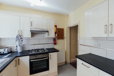5 bed house, Oaklands Avenue, City Centre, Loughborough, LE113JF - Image 3