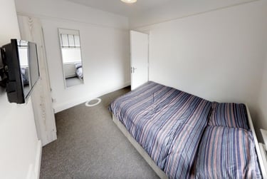 6 bed house, Victoria Street, City Centre, Loughborough, LE112EN - Image 2