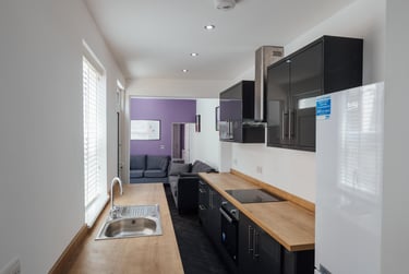 5 bed house, Station Street, City Centre, Loughborough, LE115ED - Image 1