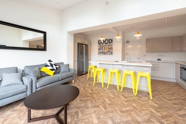 5 bed house, Goods Yard Close, City Centre, Loughborough, LE115EB - Image 1