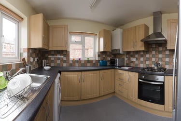 6 bed house, Radmoor Road, City Centre, Loughborough, LE113BS - Image 1