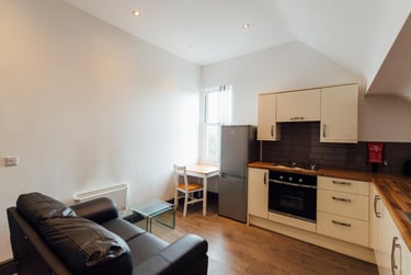 1 bed house, Derby Road, City Centre, Loughborough, LE115AG - Image 1
