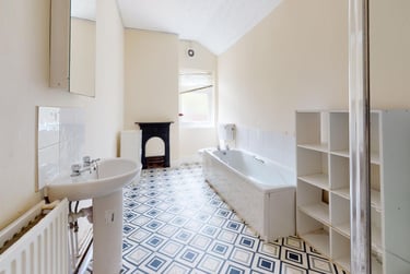 4 bed house, Derby Road, City Centre, Loughborough, LE115BX - Image 13