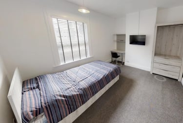 6 bed house, Victoria Street, City Centre, Loughborough, LE112EN - Image 4