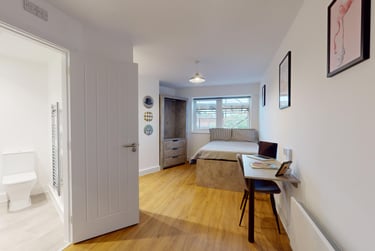 1 bed house, Lemyngton Street, City Centre, Loughborough, LE111UH - Image 1