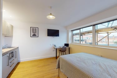 1 bed house, Lemyngton Street, City Centre, Loughborough, LE111UH - Image 1