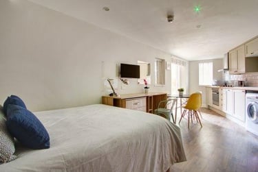 1 bed house, Park View, Arboretum, Nottingham, NG14GR - Image 2