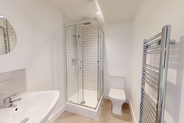 1 bed house, 2 Lemyngton Street, City Centre, Loughborough, LE111UH - Image 2