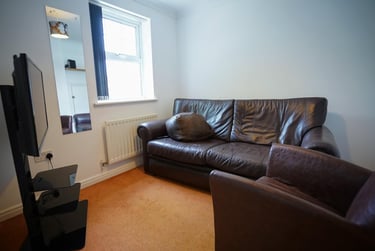 4 bed house, Goldfinch Close, City Centre, Loughborough, LE113HG - Image 1