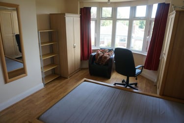 3 bed house, Benscliffe Drive, City Centre, Loughborough, LE113JP - Image 2