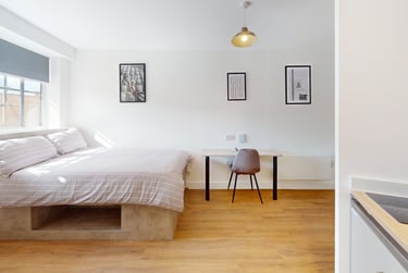 1 bed house, Lemyngton Street, City Centre, Loughborough, LE111UH - Image 1