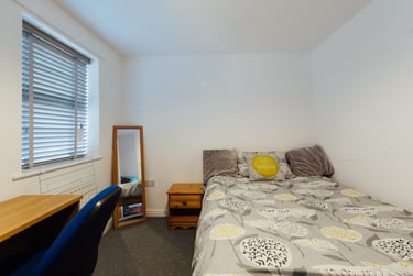 4 bed house, Wren Close, City Centre, Loughborough, LE113HL - Image 1