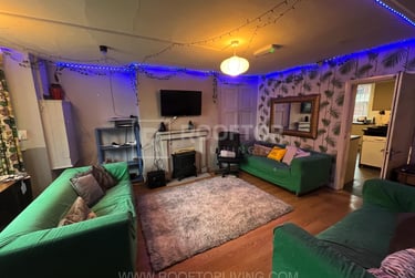 6 bed house, Inglewood Terrace, Rampart Road, Leeds, LS62HT - Image 1