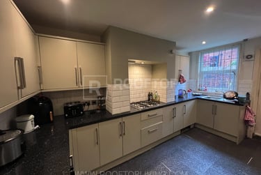 6 bed house, Inglewood Terrace, Rampart Road, Leeds, LS62HT - Image 2